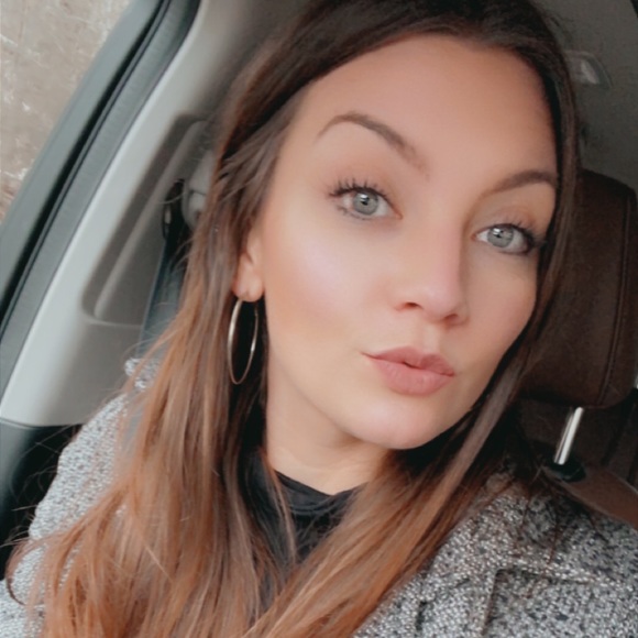 Meet your Posher, Lindsey - Picture 1 of 1